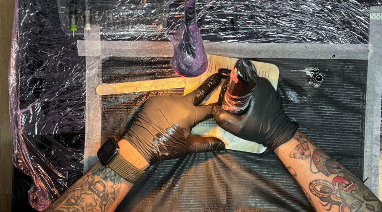 La importancia de tatuar en piel sintética