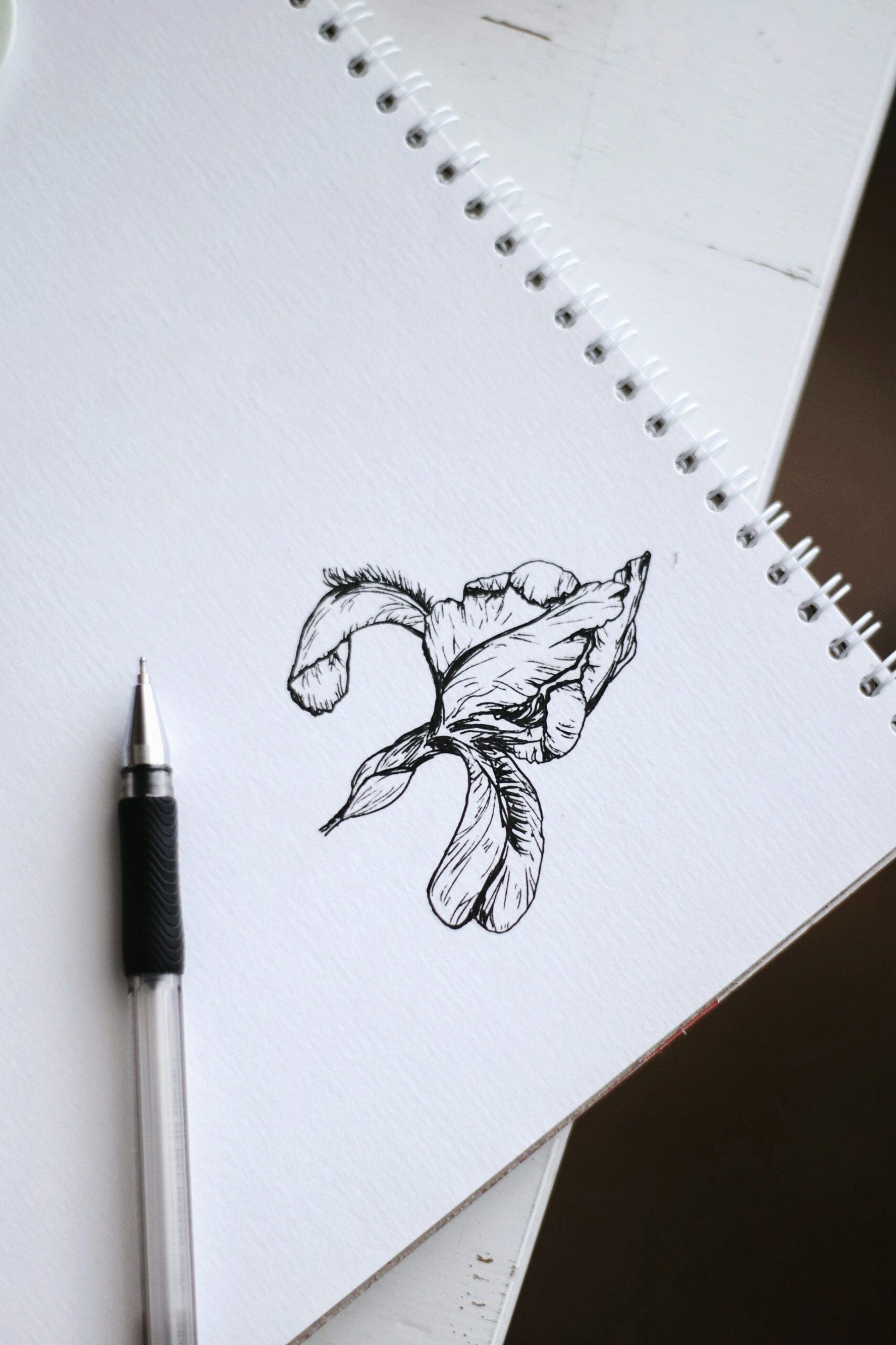 Boceto de diseño de tatuaje en papel