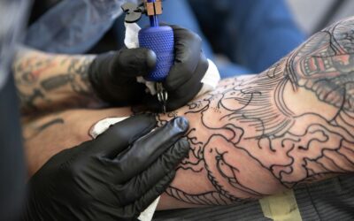 Cómo gestionar las emociones del cliente antes y durante un tatuaje