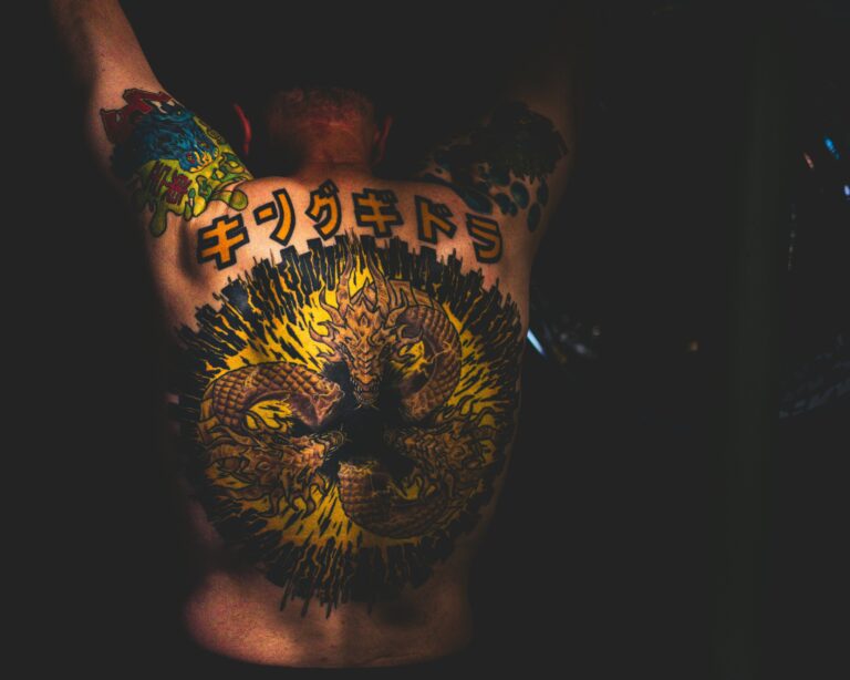 Salidas profesionales después de un curso de tatuaje: Más allá del estudio