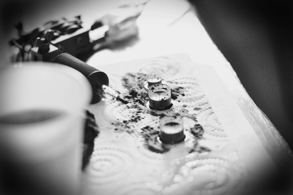 Tatuajes y Salud: Contraindicaciones que Todo Tatuador Debe Conocer Antes de Empezar una Sesión