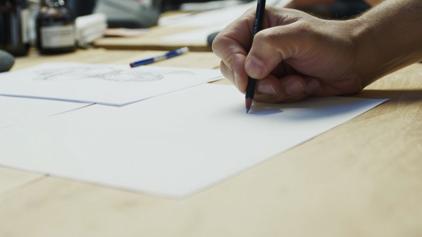 Primer trazo a lapiz para empezar con el dibujo para tatuadores