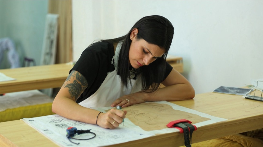 Rutina estructurada de ejercicios sobre piel sintetica para practicar tatuaje