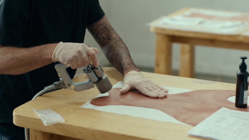 Practica sobre piel sintetica para dominar las tecnicas de tatuaje basicas